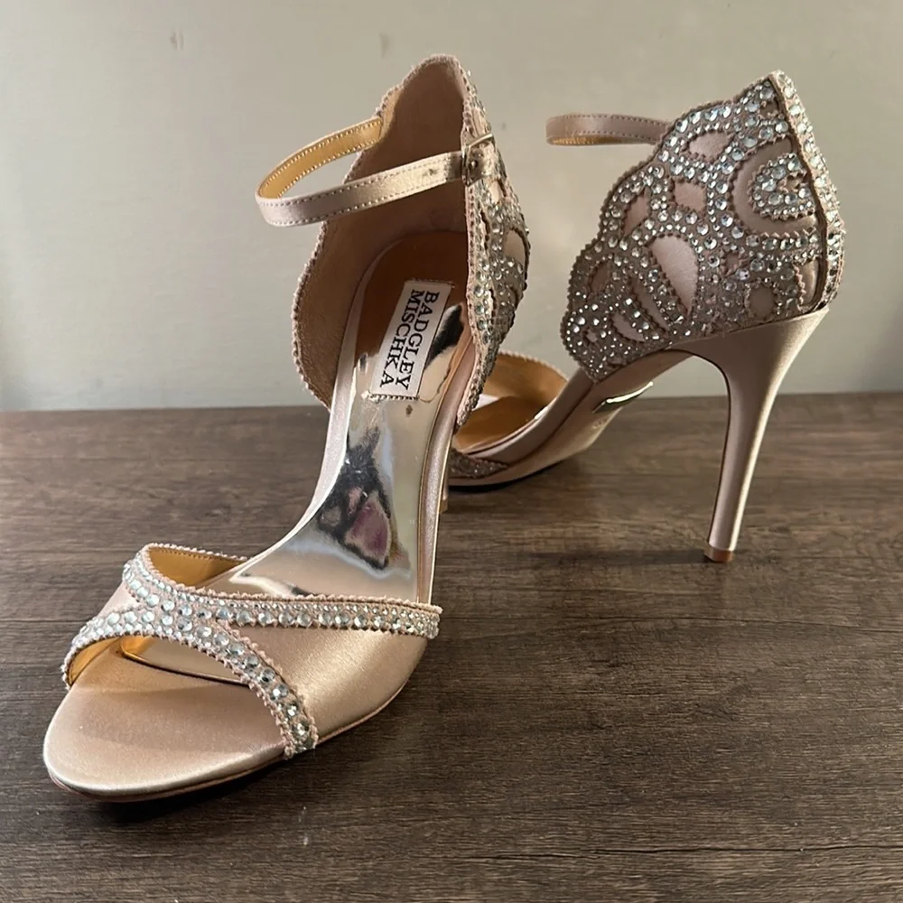 Elegant  BADGLEY MISCHKA Roxy Sandals. - Picture 7 of 13